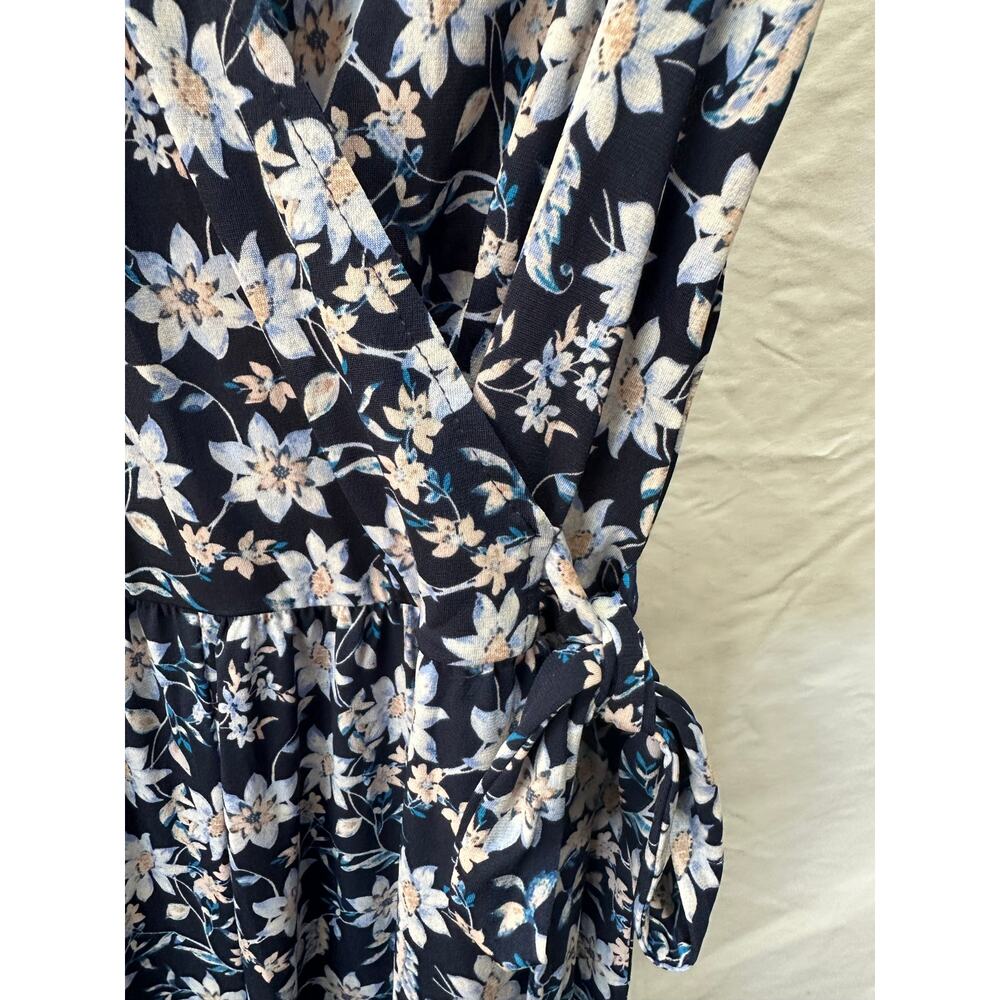Kaileigh Jumpsuit Blue Floral Pockets Size M Delaney NWT Cottagecore V-neck - Picture 7 of 8